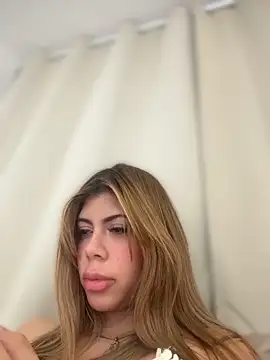 Snapshot of abyyhills chatting on February 10, 4:44 am abyyhills online show from February 10, 4:44 am