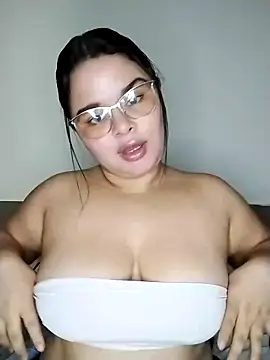 SamanthaStonee online show from April 11, 3:14 am