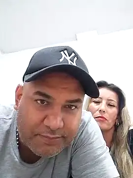 Snapshot of wessAndSandri chatting on February 9, 8:07 pm wessAndSandri online show from February 9, 8:07 pm