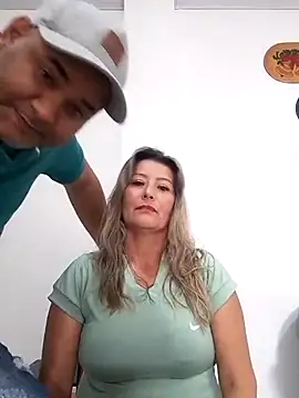 Snapshot of wessAndSandri chatting on February 3, 7:30 pm wessAndSandri online show from February 3, 7:30 pm