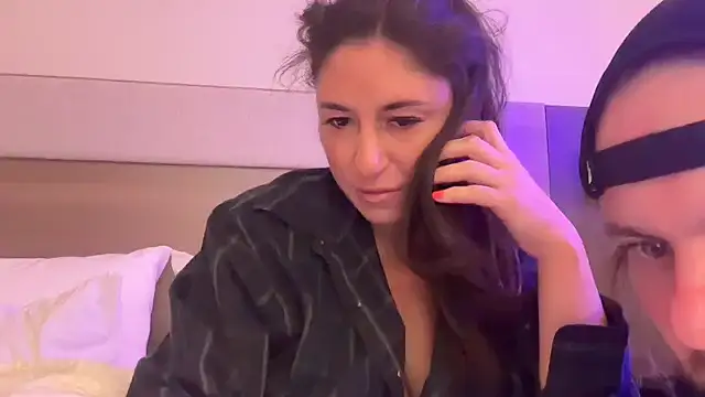 mr mrs glitter online show from March 30, 3:30 am