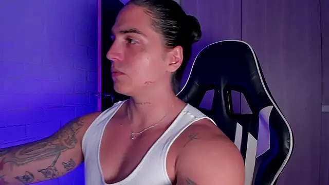 Snapshot of Cry_Duran chatting on March 2, 8:27 pm Cry Duran online show from March 2, 8:27 pm