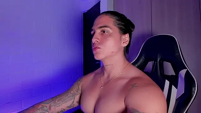 Snapshot of Cry_Duran chatting on February 13, 7:47 pm Cry Duran online show from February 13, 7:47 pm