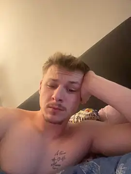 Snapshot of Lucas328706 chatting on February 18, 1:14 am Lucas328706 online show from February 18, 1:14 am