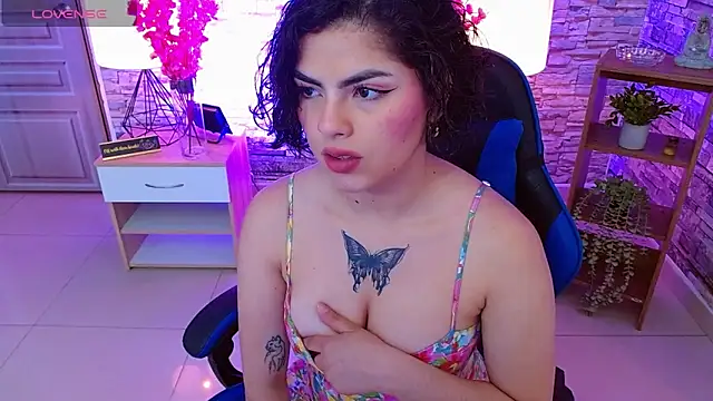 Snapshot of butterflyx39 chatting on February 3, 11:04 am butterflyx39 online show from February 3, 11:04 am