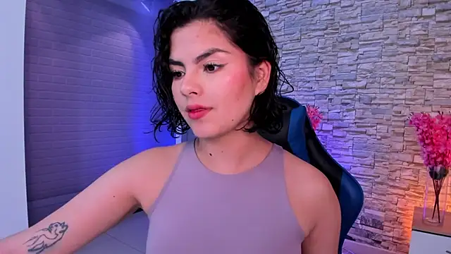 Snapshot of butterflyx39 chatting on April 14, 10:53 am butterflyx39 online show from April 14, 10:53 am