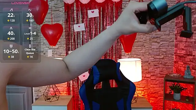 Snapshot of butterflyx39 chatting on February 13, 12:27 pm butterflyx39 online show from February 13, 12:27 pm