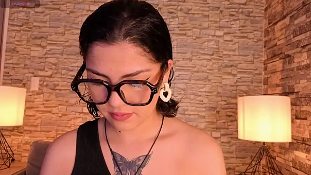 Snapshot of butterflyx39 chatting on June 9, 7:15 pm butterflyx39 online show from June 9, 7:15 pm
