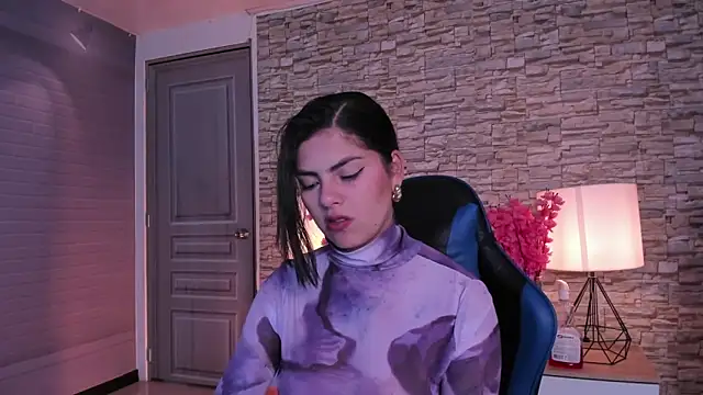 Snapshot of butterflyx39 chatting on May 16, 12:26 pm butterflyx39 online show from May 16, 12:26 pm