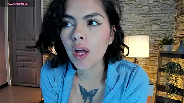 Snapshot of butterflyx39 chatting on April 16, 10:38 am butterflyx39 online show from April 16, 10:38 am