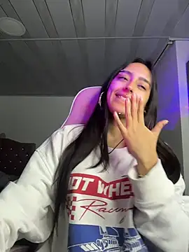 kuromi x online show from February 7, 1:46 am