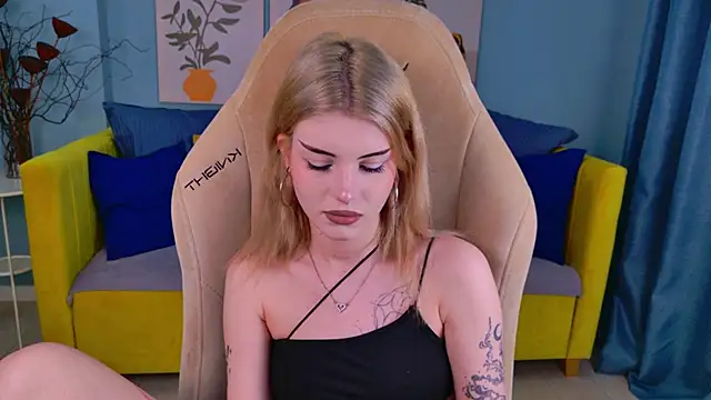 ScarletBlackwood online show from April 1, 4:58 am