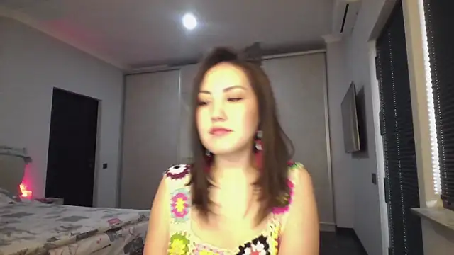 Snapshot of EllieSoft chatting on April 7, 7:10 am EllieSoft online show from April 7, 7:10 am