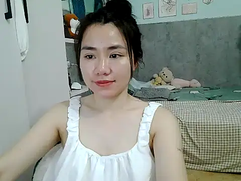 Amy8386 online show from April 13, 5:55 am