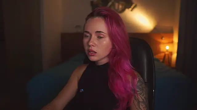 Sarah Pink online show from June 24, 2:15 pm