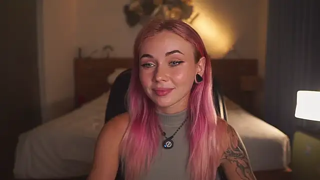 Sarah Pink online show from April 4, 1:39 pm