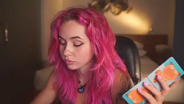 Sarah Pink online show from May 1, 2:33 pm