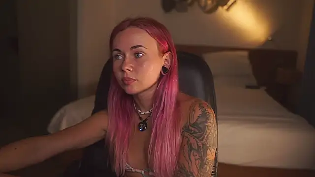 Sarah Pink online show from March 24, 2:06 pm