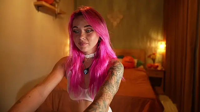 Snapshot of Sarah_Pink chatting on November 1, 10:53 am Sarah Pink online show from November 1, 10:53 am