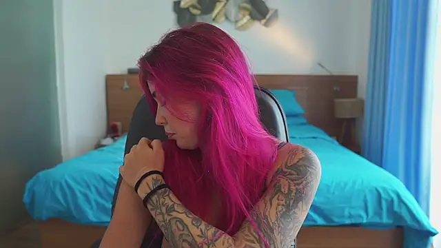 Sarah Pink online show from January 9, 1:01 am