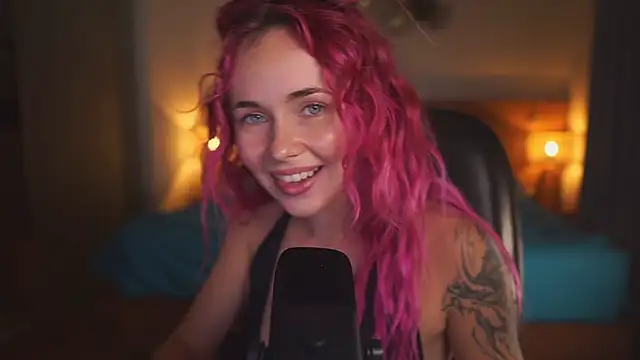 Sarah Pink online show from July 4, 1:59 pm