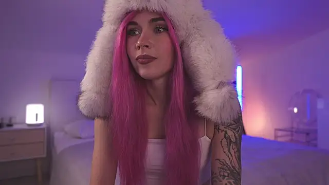 Snapshot of Sarah_Pink chatting on February 23, 5:29 pm Sarah Pink online show from February 23, 5:29 pm