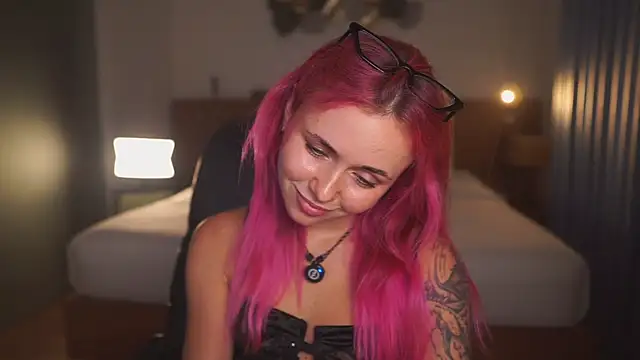 Sarah Pink online show from May 15, 1:53 pm