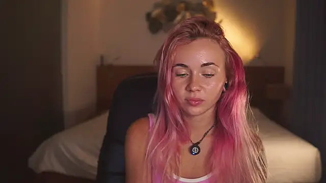 Sarah Pink online show from April 5, 2:35 pm