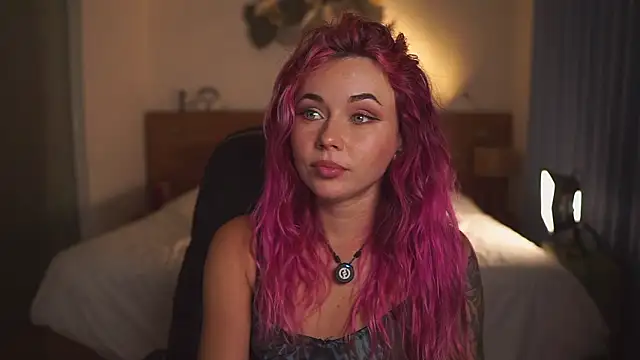 Sarah Pink online show from March 12, 2:10 pm