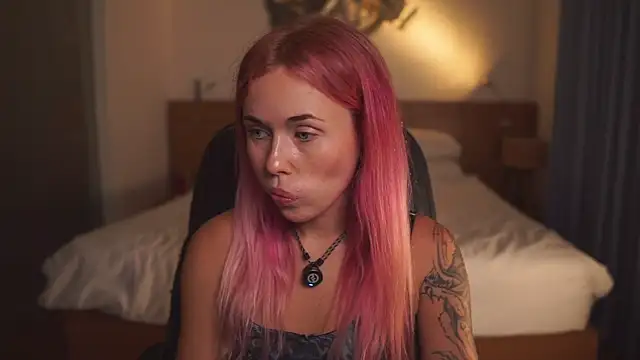 Sarah Pink online show from March 26, 1:53 pm