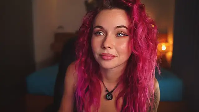 Sarah Pink online show from August 1, 1:20 pm