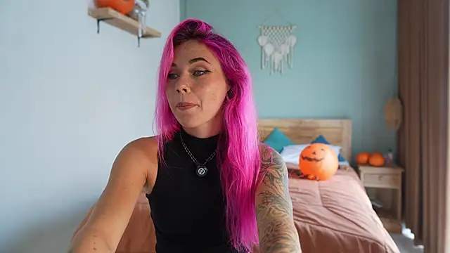 Snapshot of Sarah_Pink chatting on October 30, 12:42 am Sarah Pink online show from October 30, 12:42 am