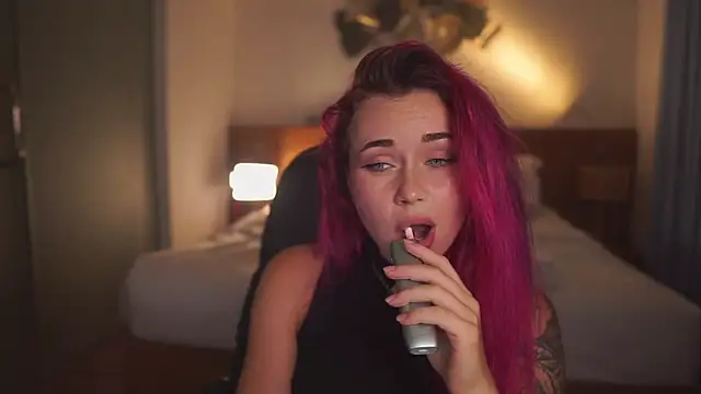 Sarah Pink online show from February 7, 12:57 pm