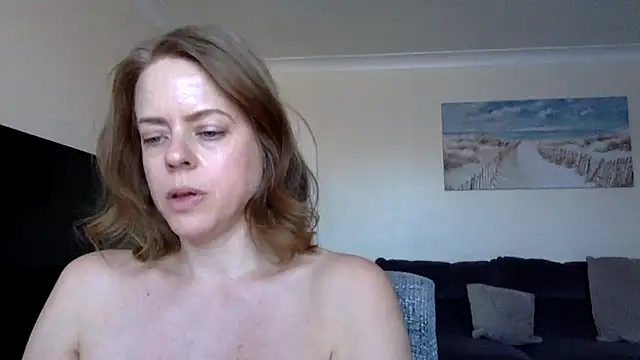 Snapshot of ElizabethArden42- chatting on April 30, 9:05 am ElizabethArden42- online show from April 30, 9:05 am