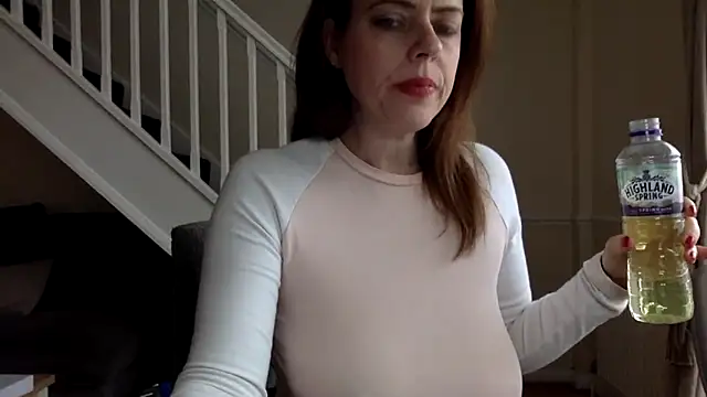 Snapshot of ElizabethArden42- chatting on February 26, 2:06 pm ElizabethArden42- online show from February 26, 2:06 pm