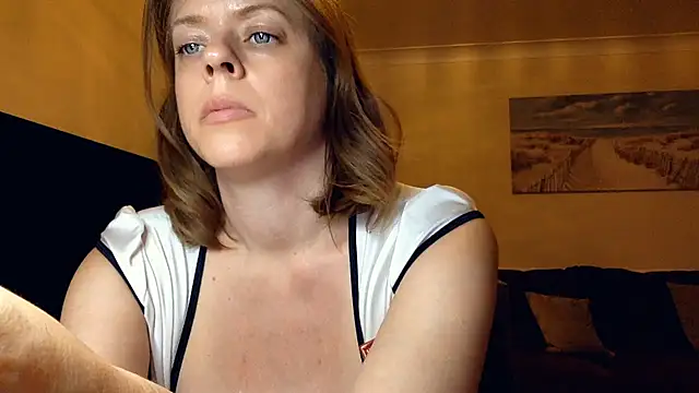 Snapshot of ElizabethArden42- chatting on May 1, 10:15 pm ElizabethArden42- online show from May 1, 10:15 pm