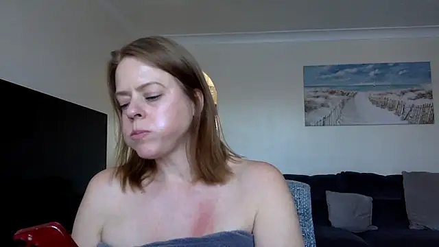 Snapshot of ElizabethArden42- chatting on April 29, 3:38 pm ElizabethArden42- online show from April 29, 3:38 pm