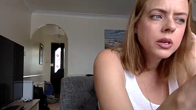 Snapshot of ElizabethArden42- chatting on May 21, 9:06 am ElizabethArden42- online show from May 21, 9:06 am