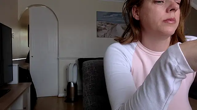Snapshot of ElizabethArden42- chatting on May 15, 1:20 pm ElizabethArden42- online show from May 15, 1:20 pm