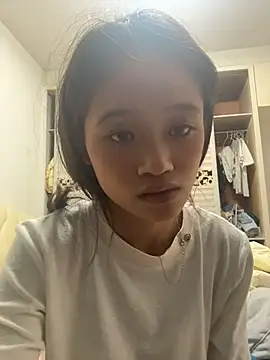 Snapshot of srr6677 chatting on June 24, 8:35 am srr6677 online show from June 24, 8:35 am