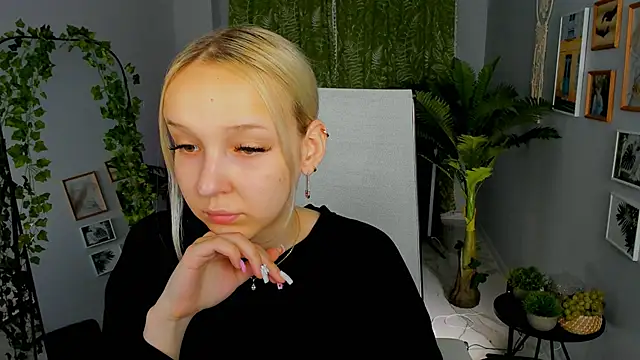 MaoqiBeverly online show from May 7, 8:28 am