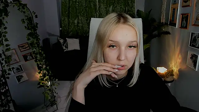 MaoqiBeverly online show from May 9, 1:25 pm