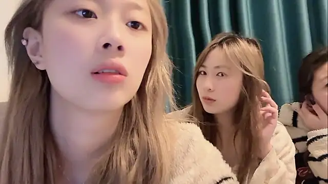 SM 0002 online show from February 1, 4:16 pm