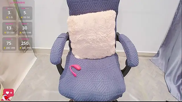 Snapshot of Sweet_Girl2k7 chatting on February 27, 11:48 pm Sweet Girl2k7 online show from February 27, 11:48 pm