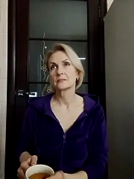 MichelleSolis online show from April 17, 4:10 pm