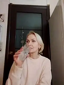 MichelleSolis online show from March 4, 8:05 pm