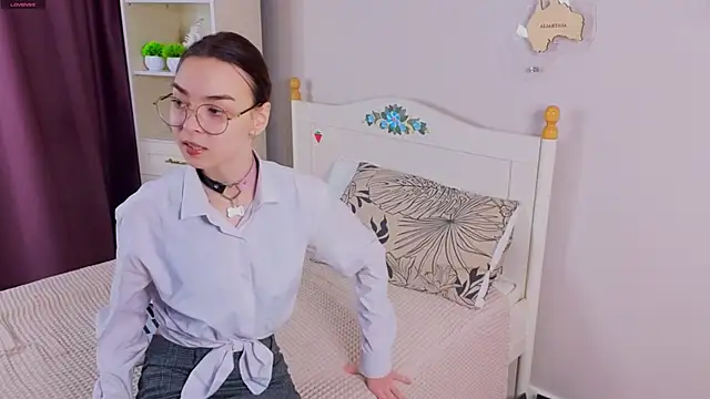 Snapshot of EddieChery chatting on February 6, 9:38 am EddieChery online show from February 6, 9:38 am