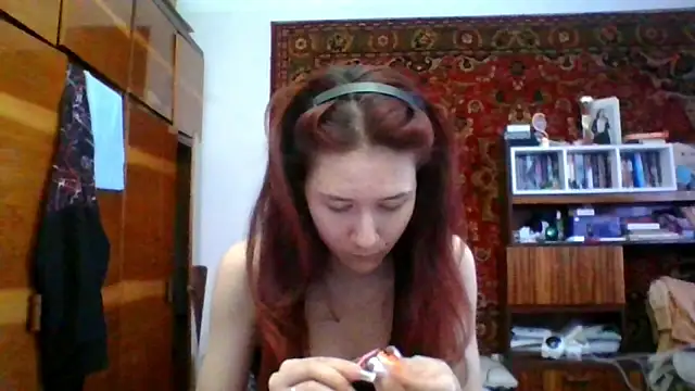 NickiKisinger online show from April 11, 7:45 am