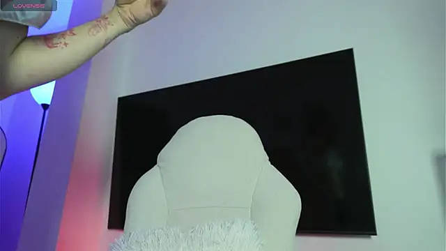 Just Lu online show from March 5, 5:37 am