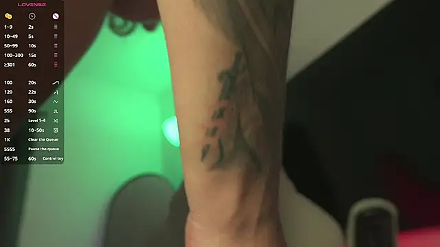 Snapshot of Just_Lu chatting on February 3, 6:22 am Just Lu online show from February 3, 6:22 am